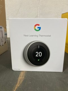 2 X ASSORTED GOOGLE ITEMS TO INCLUDE NEST CAMERA & NEST LEARNING THERMOSTAT: LOCATION - BR4