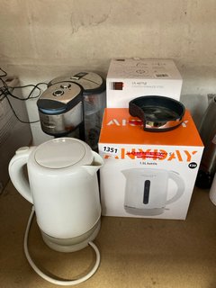 QTY OF ASSORTED JOHN LEWIS & PARTNERS KITCHEN ITEMS TO INCLUDE 1.5L WHITE KETTLE & 1.7L COATED STAINLESS STEEL KETTLE: LOCATION - BR6