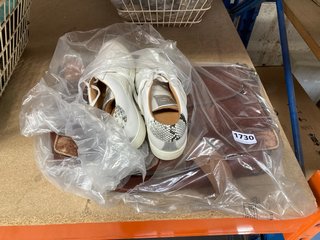 2 X ASSORTED ITEMS TO INCLUDE WHITE TRAINERS UK SIZE 4 TO INCLUDE BROWN WORN LEATHER OVER SHOULDER BAG: LOCATION - AR17