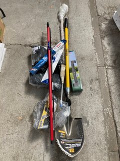 QTY OF ASSORTED ITEMS TO INCLUDE PORTWEST BLACK WELLINGTON BOOT UK SIZE 11 & ROUGHNECK LONG HANDLED SHARP EDGE SHOVEL: LOCATION - BT1