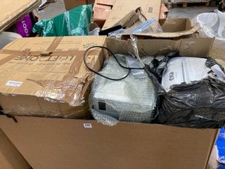 PALLET OF ASSORTED ITEMS TO INCLUDE FELLOWS WHITE PAPER SHREDDER & TOSHIBA BRUSHED CHROME MICROWAVE: LOCATION - B3 (KERBSIDE PALLET DELIVERY)