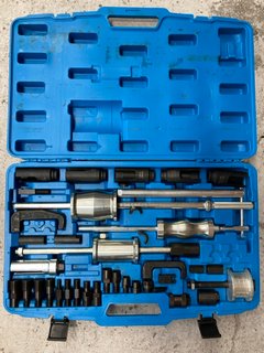 DAYUAN PROFESSIONAL AUTOMOTIVE TOOLS IN HARD BLUE CARRY CASE: LOCATION - A2