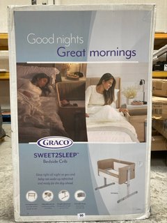 GRACO SWEET2SLEEP BEDSIDE CRIB TO INCLUDE LARGE BLACK/GREY THROW: LOCATION - A4