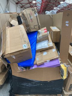 PALLET OF ASSORTED ITEMS TO INCLUDE TELESCOPIC VEHICLE WASHING BRUSH & COT MATTRESS: LOCATION - A4 (KERBSIDE PALLET DELIVERY)