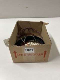 BOX OF ASSORTED ACCESSORIES