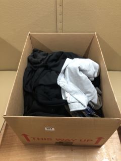 BOX OF MENS XXL CLOTHES