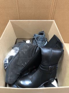 BOX OF ASSORTED WOMENS SHOES INC NIKE 95S