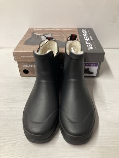 PAIR OF WEATHERROOF WOMEN'S ANKLE BOOTS - SIZE UK 6