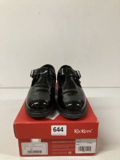 PAIR OF KICKERS LACH T-BAR SCHOOL SHOES BLACK SIZE OLDER 3