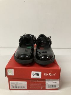 PAIR OF KICKERS LACH BUTTERFLY MARY JANE PATENT SHOES BLACK SIZE 2 OLDER