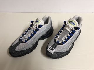 NIKE AIR  MAX MENS TRAINERS (SIZE 10)