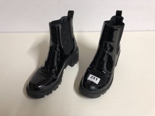 BLACK JF WOMENS BOOTS (SIZE 5)
