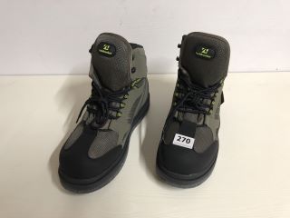 KYLE BOOKER MENS WALKING BOOTS (SIZE 11)