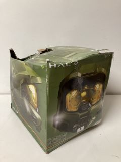 HALO MASTER CHIEF MASK WITH STAND