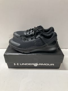 UNDER ARMOUR BGS SURGE 3 TRAINERS UK SIZE 5.5