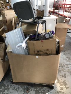 PALLET OF ASSORTED ITEMS INC. DYSON VACUUM CLEANER