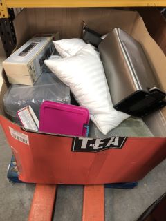 PALLET OF ITEMS INC PILLOWS
