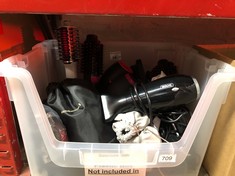 QTY OF ITEMS TO INCLUDE WAHL HAIR DRYER: LOCATION - D RACK