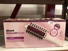 SHARK SMOOTHSTYLE HEATED BRUSH AND COMB WITH HEAT-RESISTANT STORAGE BAG, WET & DRY MODES,HOT AIR BRUSH WITH 3 TEMPERATURES, SMOOTH, SOFT & VOLUMINOUS FINISH FOR ALL HAIR TYPES,SILK HT212UK 2 PIECE SE