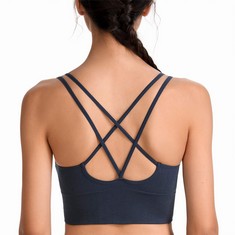 QTY OF ADULT CLOTHING TO INCLUDE STRONG SPORTS BRA WOMEN PLUS SIZE MEDIUM SUPPORT YOGA RUNNING BRA MEDIUM: LOCATION - G RACK
