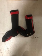 QTY OF ASSORTED ITEMS TO INCLUDE NEOPRENE SWIM SOCKS BLACK/RED S RRP £216: LOCATION - B RACK