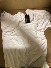 QTY OF ASSORTED ITEMS TO INCLUDE WHITE V-NECK T SHIRT : LOCATION - B RACK
