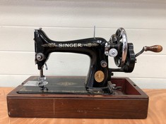 SINGER VINTAGE SEWING MACHINE MODEL EB875918:: LOCATION - BACK FLOOR(COLLECTION OR OPTIONAL DELIVERY AVAILABLE)