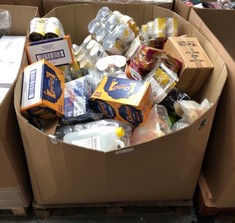 PALLET OF ASSORTED FOOD AND DRINK TO INCLUDE ITSI KATSU NOODLE CUP SOME ITEMS MAY BE PAST BBD: LOCATION - BACK FLOOR(COLLECTION OR OPTIONAL DELIVERY AVAILABLE)