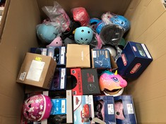 PALLET OF ASSORTED MULTI SPORT HELMETS TO INCLUDE GIRO NEO JR MIPS YOUTH GREY HELMET SIZE 55.5-59CM: LOCATION - BACK FLOOR(COLLECTION OR OPTIONAL DELIVERY AVAILABLE)