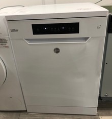 HOOVER HDISH 300 WHITE DISHWASHER MODEL HF3C7LOW RRP £329: LOCATION - PHOTO BOOTH(COLLECTION OR OPTIONAL DELIVERY AVAILABLE)