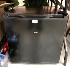 CHIQ REFRIGERATOR MODEL CSD46D4: LOCATION - BACK TABLES(COLLECTION OR OPTIONAL DELIVERY AVAILABLE)