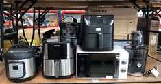 QTY OF ASSORTED KITCHEN ITEMS TO INCLUDE CHEFMAN AIR FRYER : LOCATION - BACK TABLES(COLLECTION OR OPTIONAL DELIVERY AVAILABLE)
