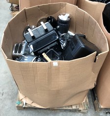 PALLET OF ASSORTED KITCHEN ITEMS TO INCLUDE DAEWOO DUAL BASKET AIR FRYER: LOCATION - MIDDLE FLOOR(COLLECTION OR OPTIONAL DELIVERY AVAILABLE)