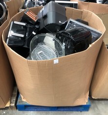 PALLET OF ASSORTED KITCHEN ITEMS TO INCLUDE SALTER DUAL BASKET AIR FRYER : LOCATION - MIDDLE FLOOR(COLLECTION OR OPTIONAL DELIVERY AVAILABLE)