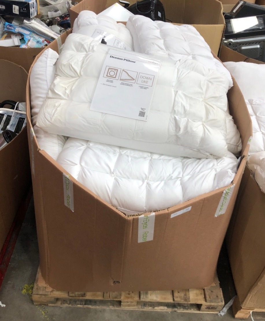 John Pye Auctions PALLET OF ASSORTED BEDDING ITEMS TO INCLUDE DORMA DREAM PILLOW LOCATION