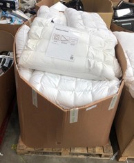 PALLET OF ASSORTED BEDDING ITEMS TO INCLUDE DORMA DREAM PILLOW: LOCATION - MIDDLE FLOOR(COLLECTION OR OPTIONAL DELIVERY AVAILABLE)