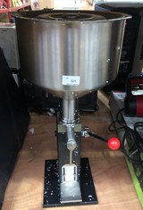 SUSPENSE MANUAL LIQUID FILLING MACHINE: LOCATION - FRONT TABLES(COLLECTION OR OPTIONAL DELIVERY AVAILABLE)