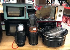 QTY OF ASSORTED KITCHEN ITEMS TO INCLUDE NESCAFE DOLCE GUSTO KRUPS COFFEE MACHINE: LOCATION - FRONT TABLES(COLLECTION OR OPTIONAL DELIVERY AVAILABLE)