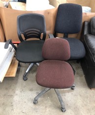 QTY OF ASSORTED OFFICE CHAIR TO INCLUDE BLACK MESH OFFICE CHAIR : LOCATION - FRONT FLOOR(COLLECTION OR OPTIONAL DELIVERY AVAILABLE)