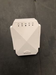 25 X EDTISKE DUAL BAND WIFI EXTENDER RRP £250: LOCATION - D