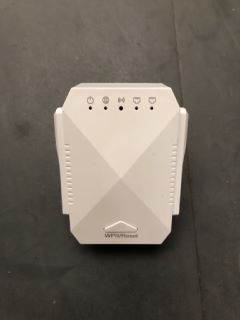 29 X  EDTISKE DUAL BAND WIFI EXTENDER RRP £250: LOCATION - D