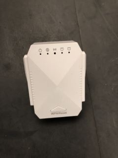29 X EDTISKE DUAL BAND WIFI EXTENDER RRP £300: LOCATION - D