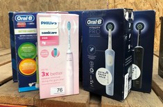 QTY OF TOOTHBRUSHES TO INCLUDE ORAL-B VITALITY PRO: LOCATION - RACK