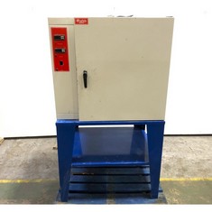 G-LAB OVEN MODEL MAXO/160/SS/DIG SERIAL NUMBER 11D020 TO INCLUDE STAND AND STEEL PARTS BATH