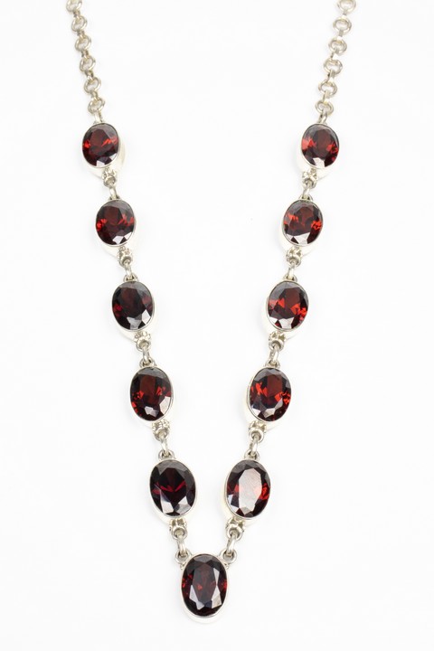 Silver 145ct Natural Garnet Faceted Oval-cut Adjustable Necklace, 64cm, 50.6g (VAT Only Payable on Buyers Premium)