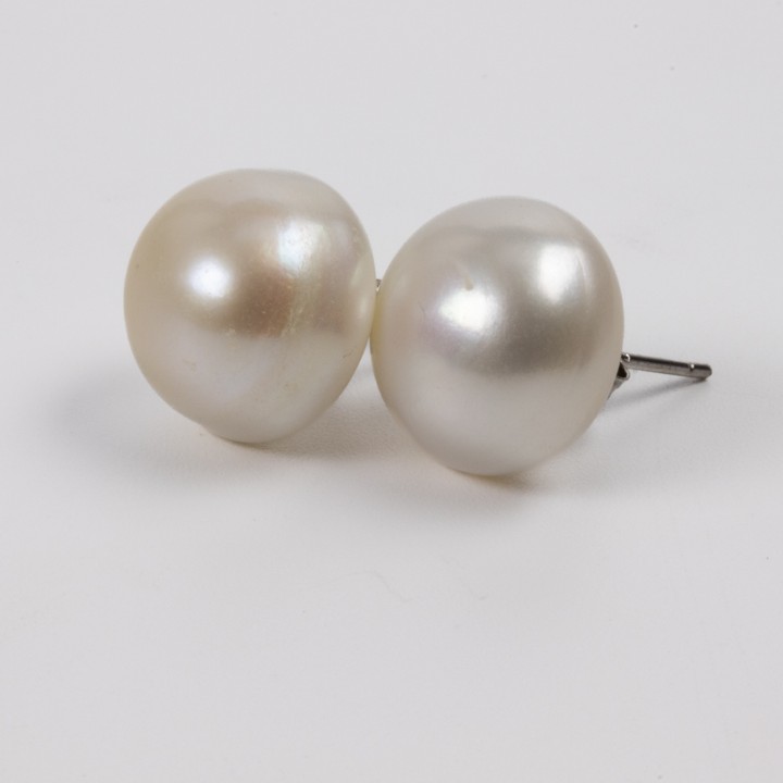 Silver Freshwater Pearl  Stud Earrings, 13mm, 5g (VAT Only Payable on Buyers Premium)