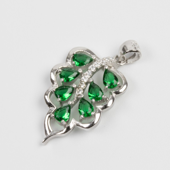 Silver Seven Green Stone with Clear Stone Pavé Leaf Pendant, 3x1.5cm, 2.5g (VAT Only Payable on Buyers Premium)