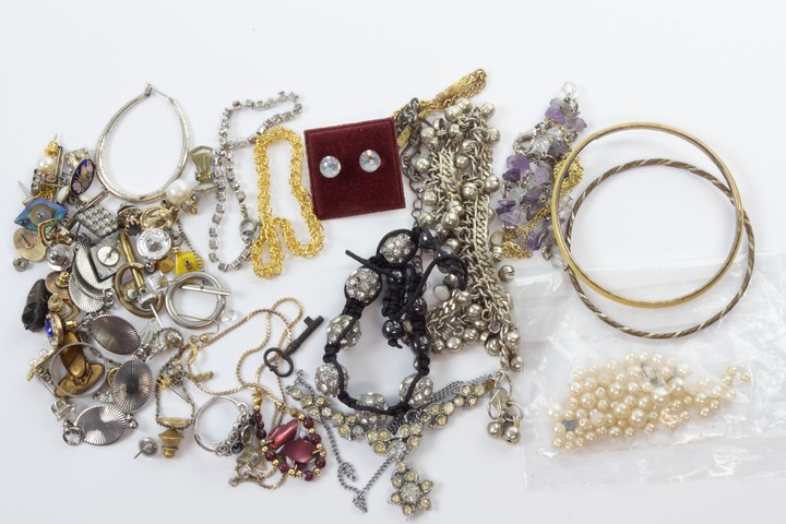 Metal Selection of Costume Jewellery (VAT Only Payable on Buyers Premium)
