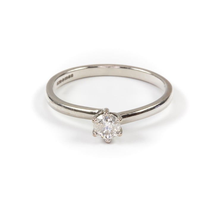 18ct White Gold 0.40ct Diamond Solitaire Ring, Size Q, 2.7g, Clarity: I1-I2, Colour: K-L.  Auction Guide: £150-£200