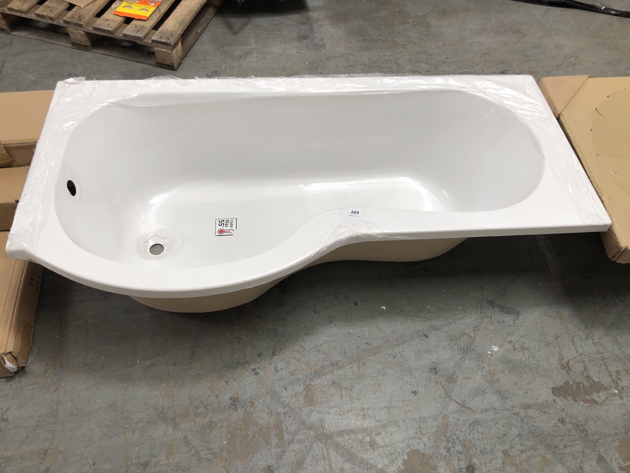 P-SHAPED SHOWER BATH WHITE 1700 X 850 X 700MM (COLLECTION OR OPTIONAL DELIVERY) (KERBSIDE PALLET DELIVERY)